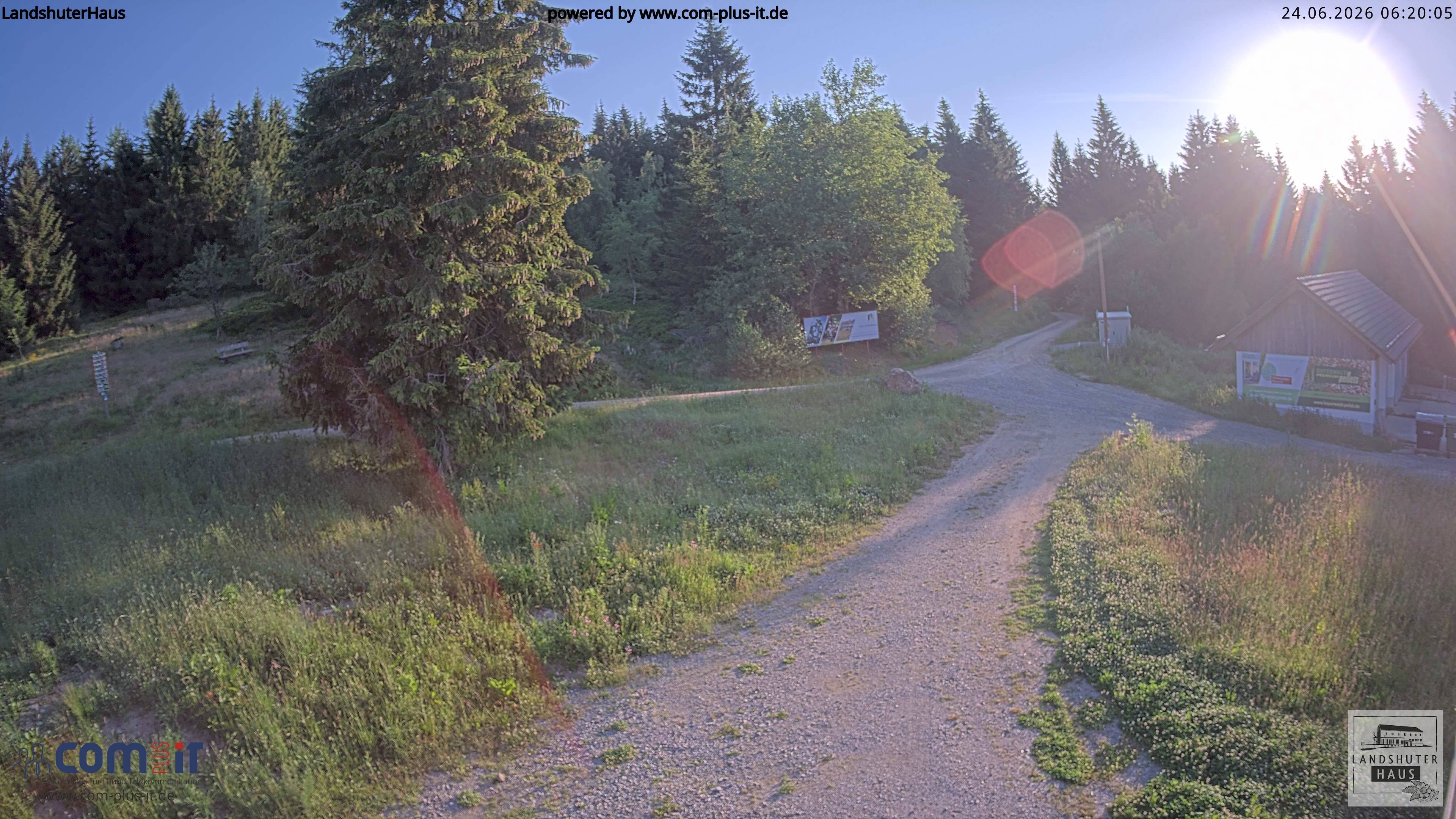 Archived image Webcam Mountain hut "Landshuter Haus"