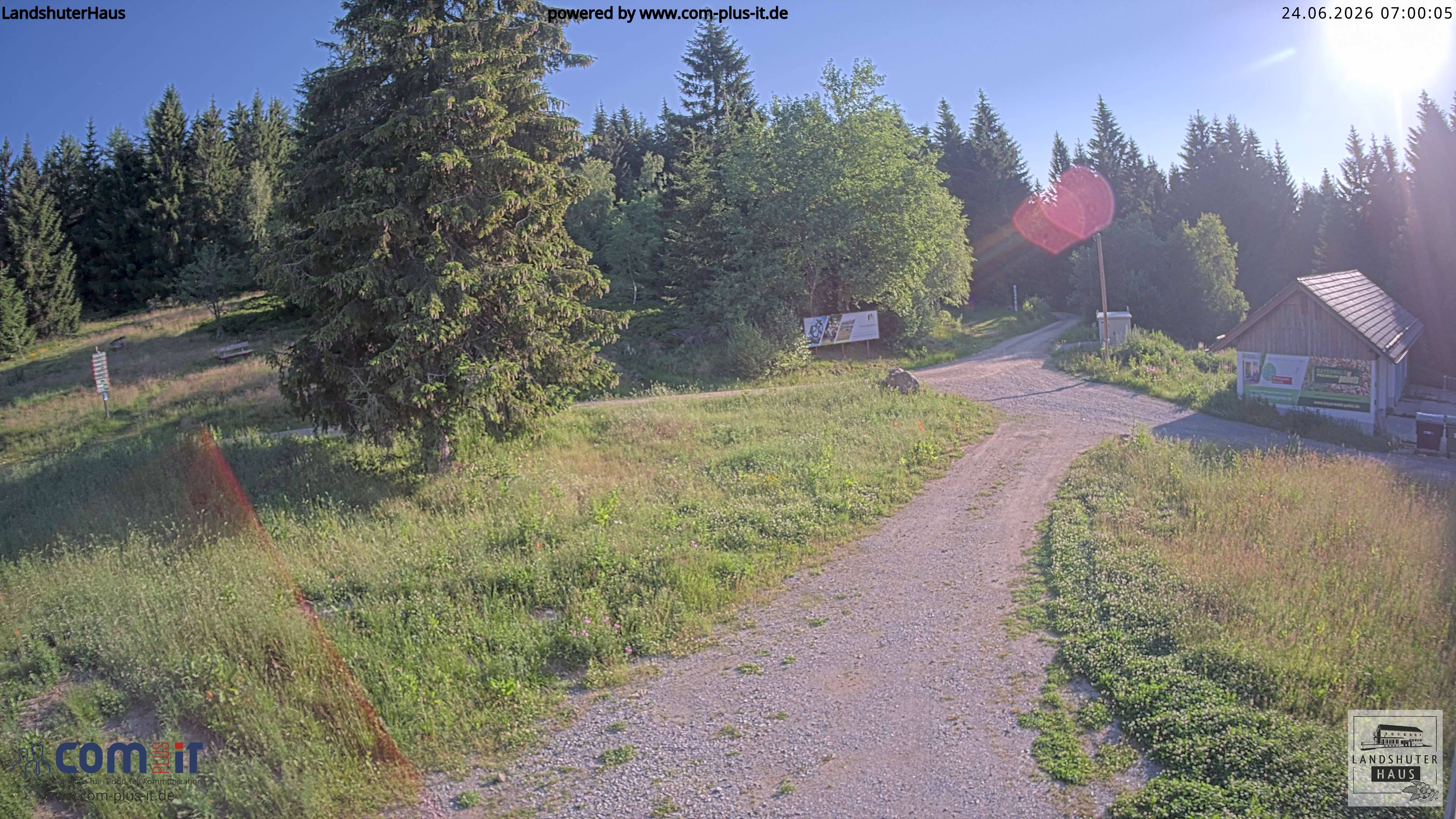 Archived image Webcam Mountain hut "Landshuter Haus"