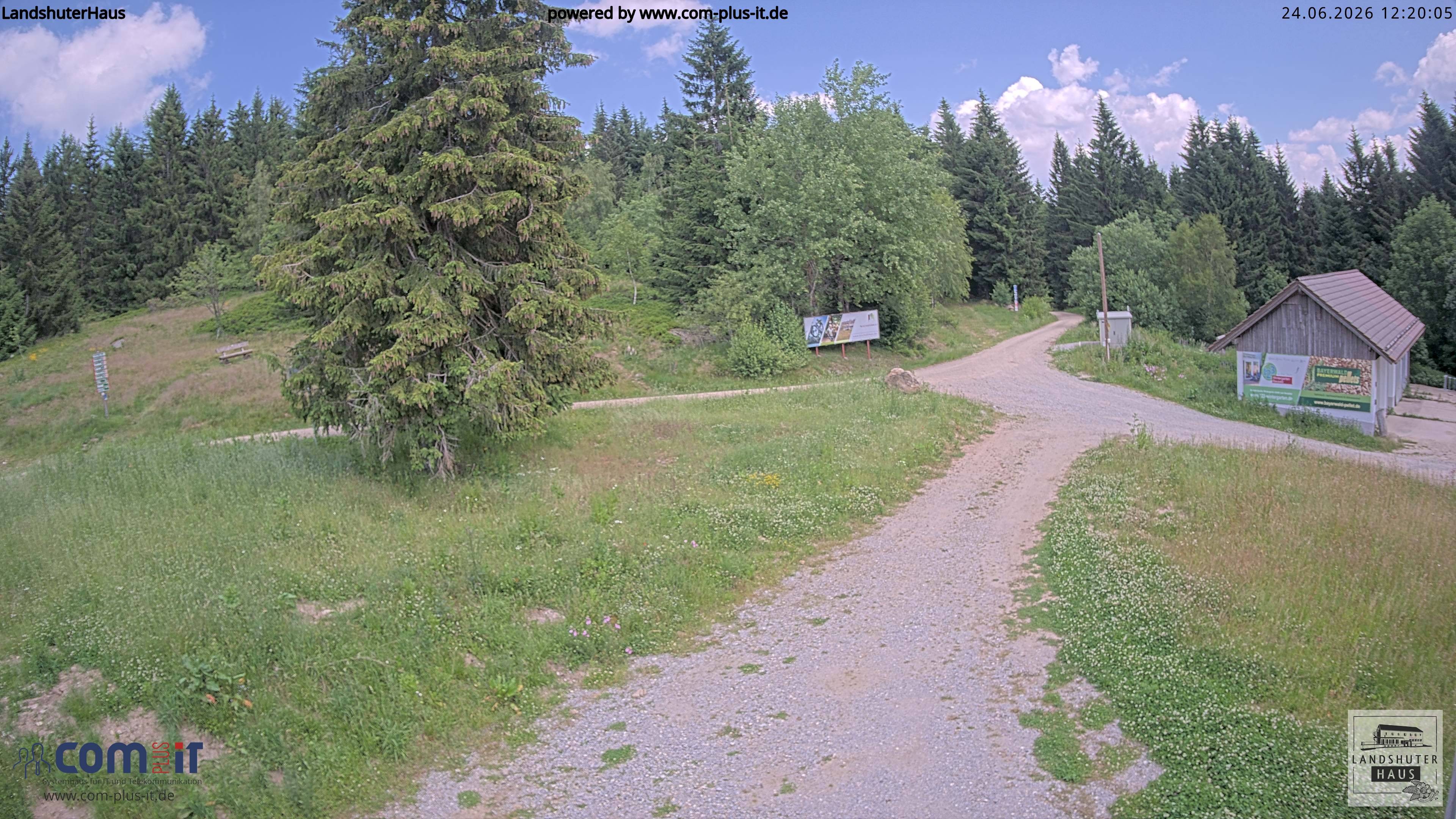 Archived image Webcam Mountain hut "Landshuter Haus"