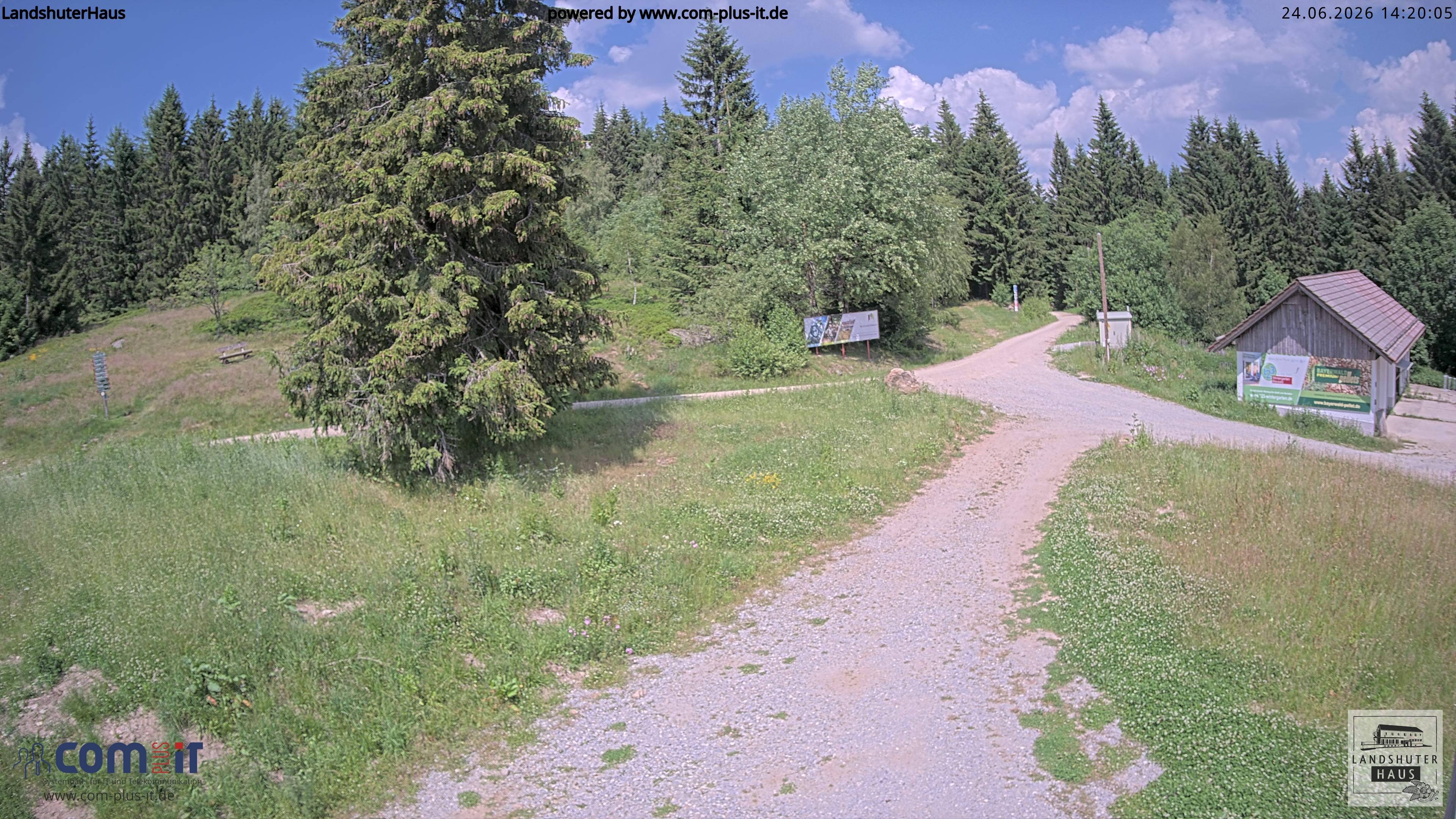 Archived image Webcam Mountain hut "Landshuter Haus"