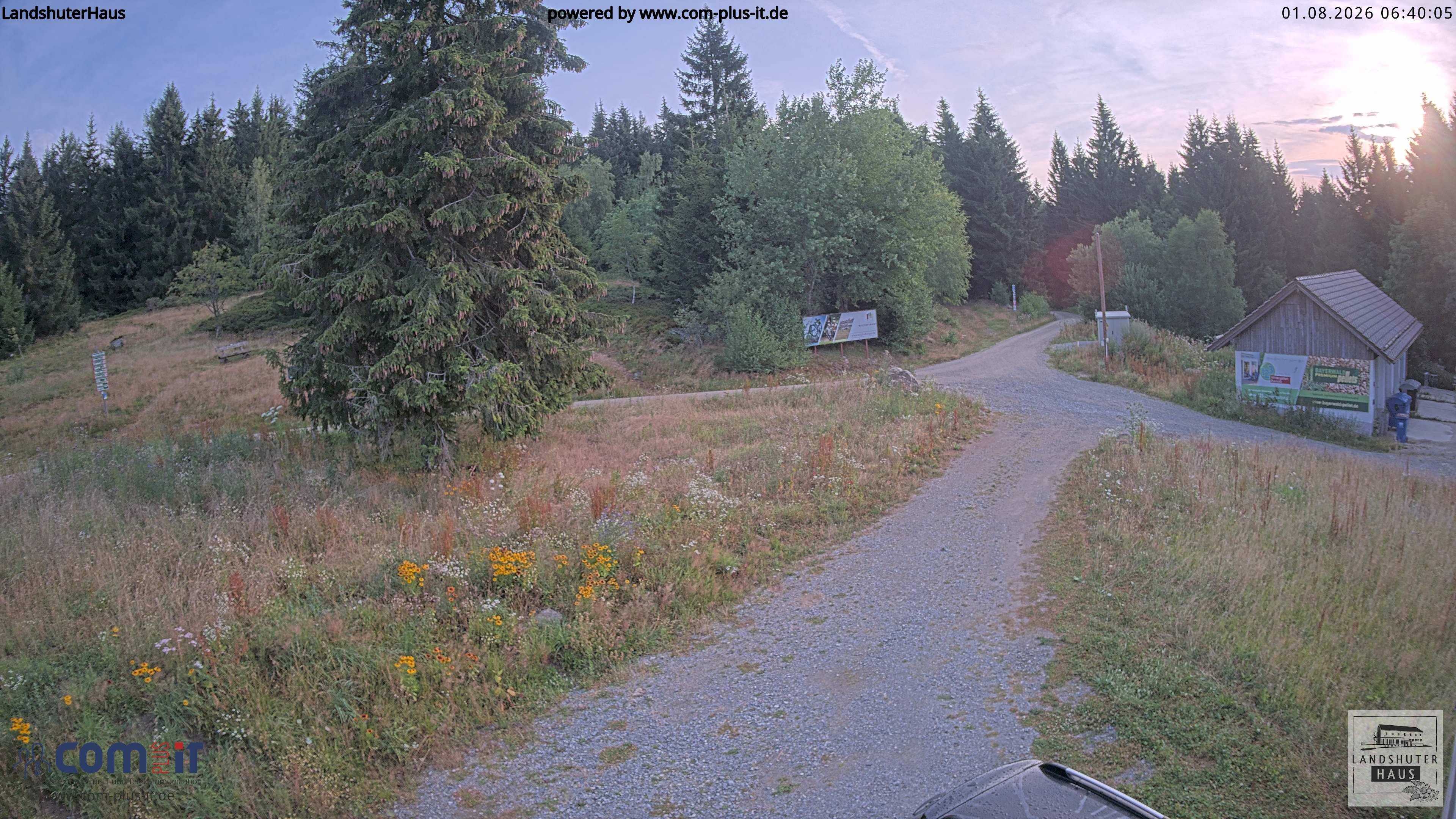 Archived image Webcam Mountain hut "Landshuter Haus"