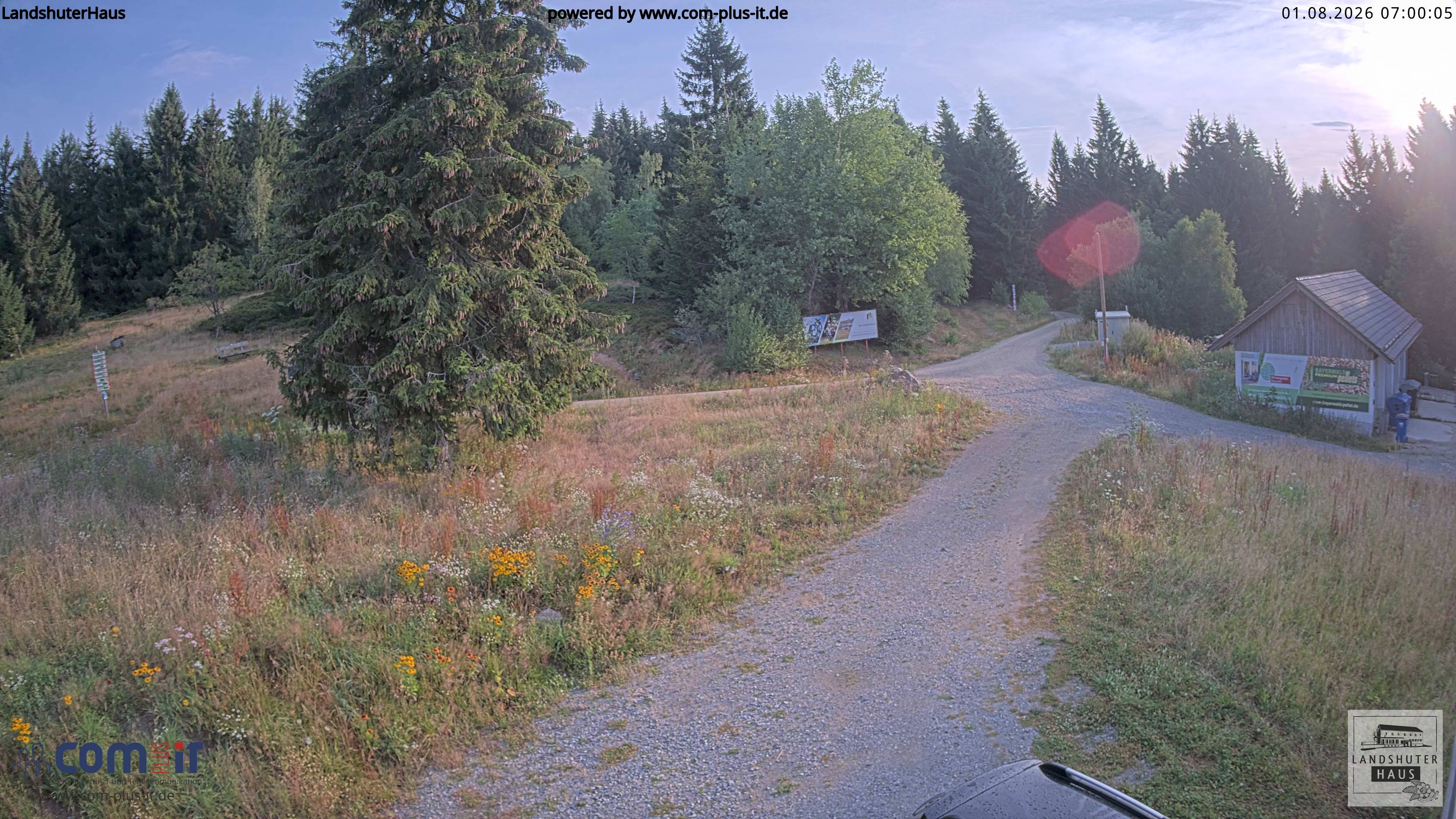 Archived image Webcam Mountain hut "Landshuter Haus"