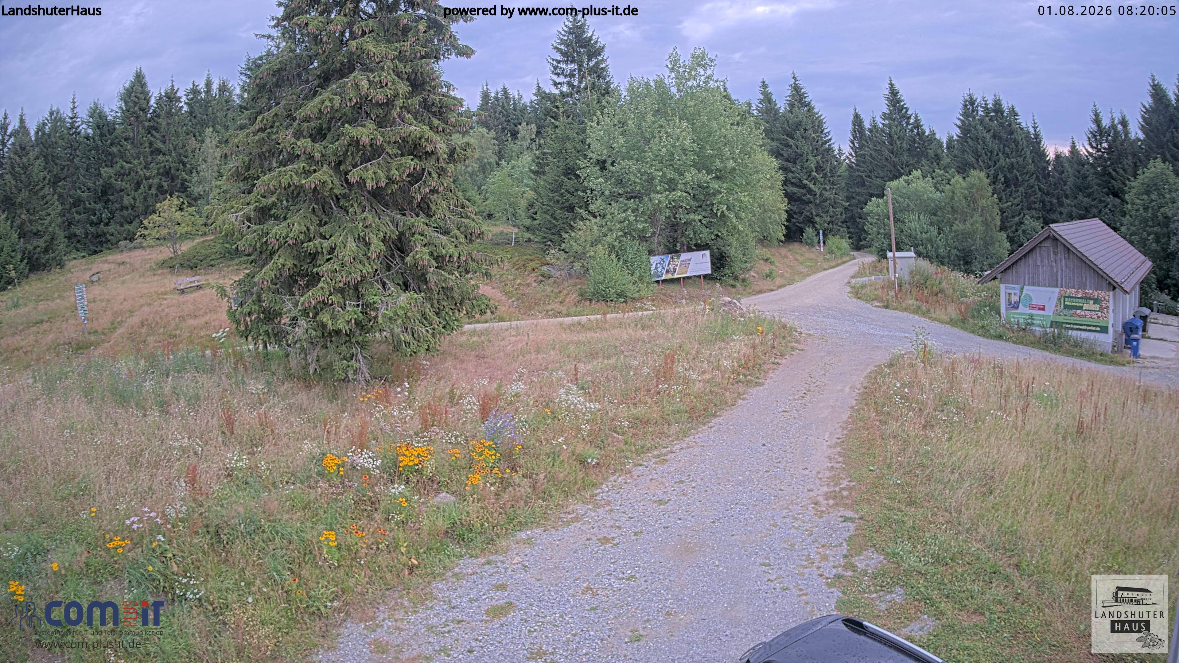 Archived image Webcam Mountain hut "Landshuter Haus"