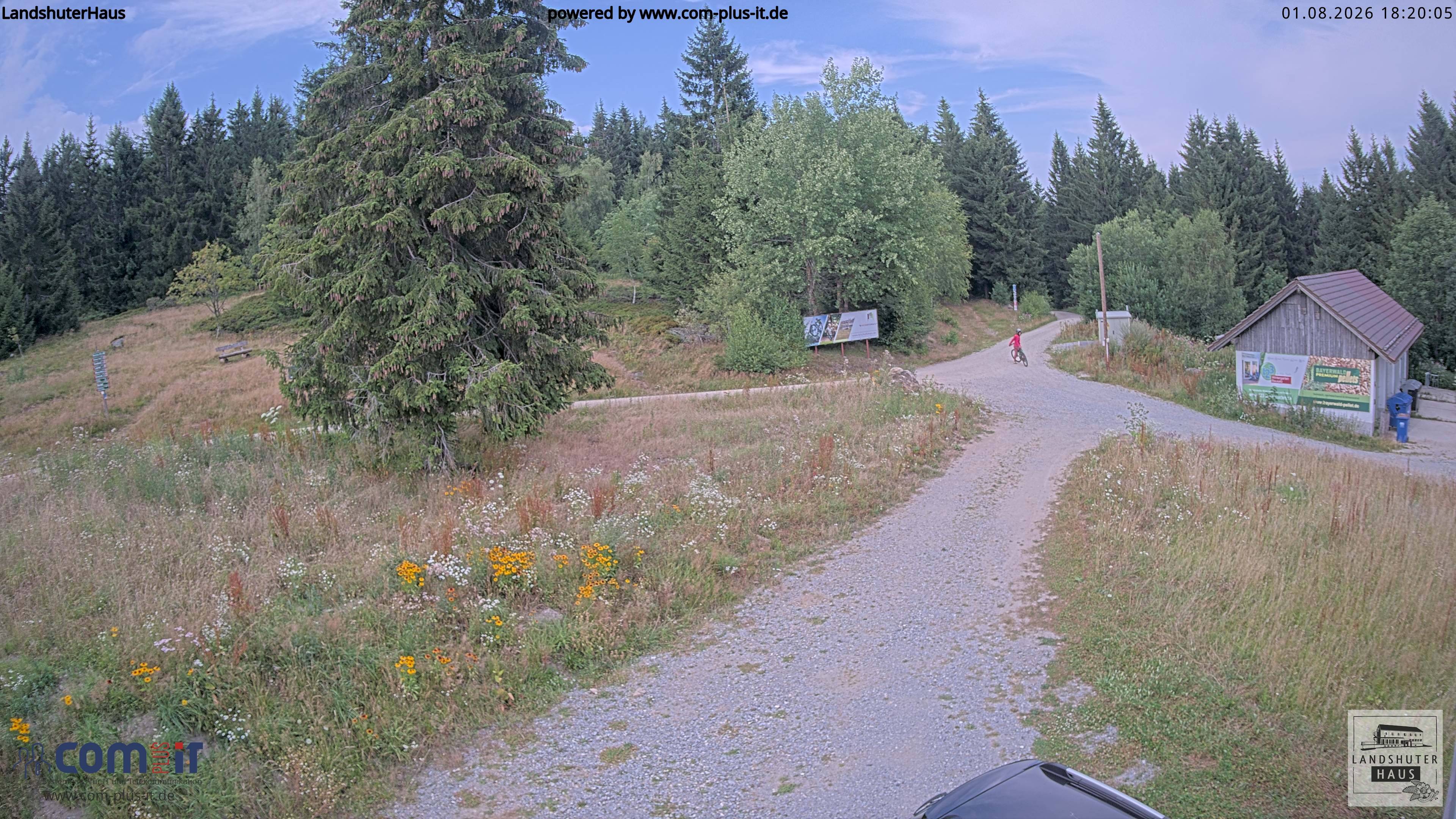 Archived image Webcam Mountain hut "Landshuter Haus"