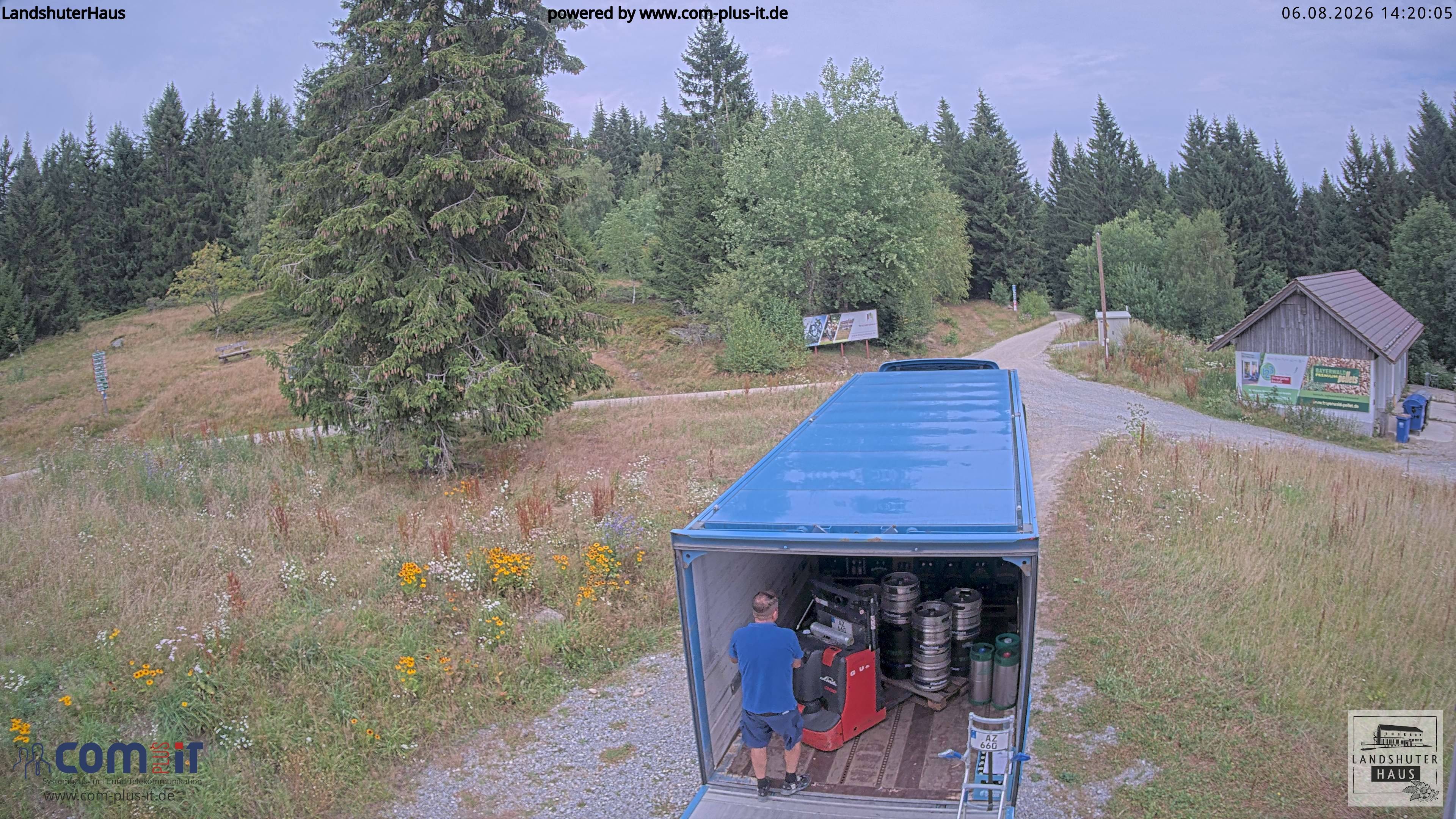 Archived image Webcam Mountain hut "Landshuter Haus"