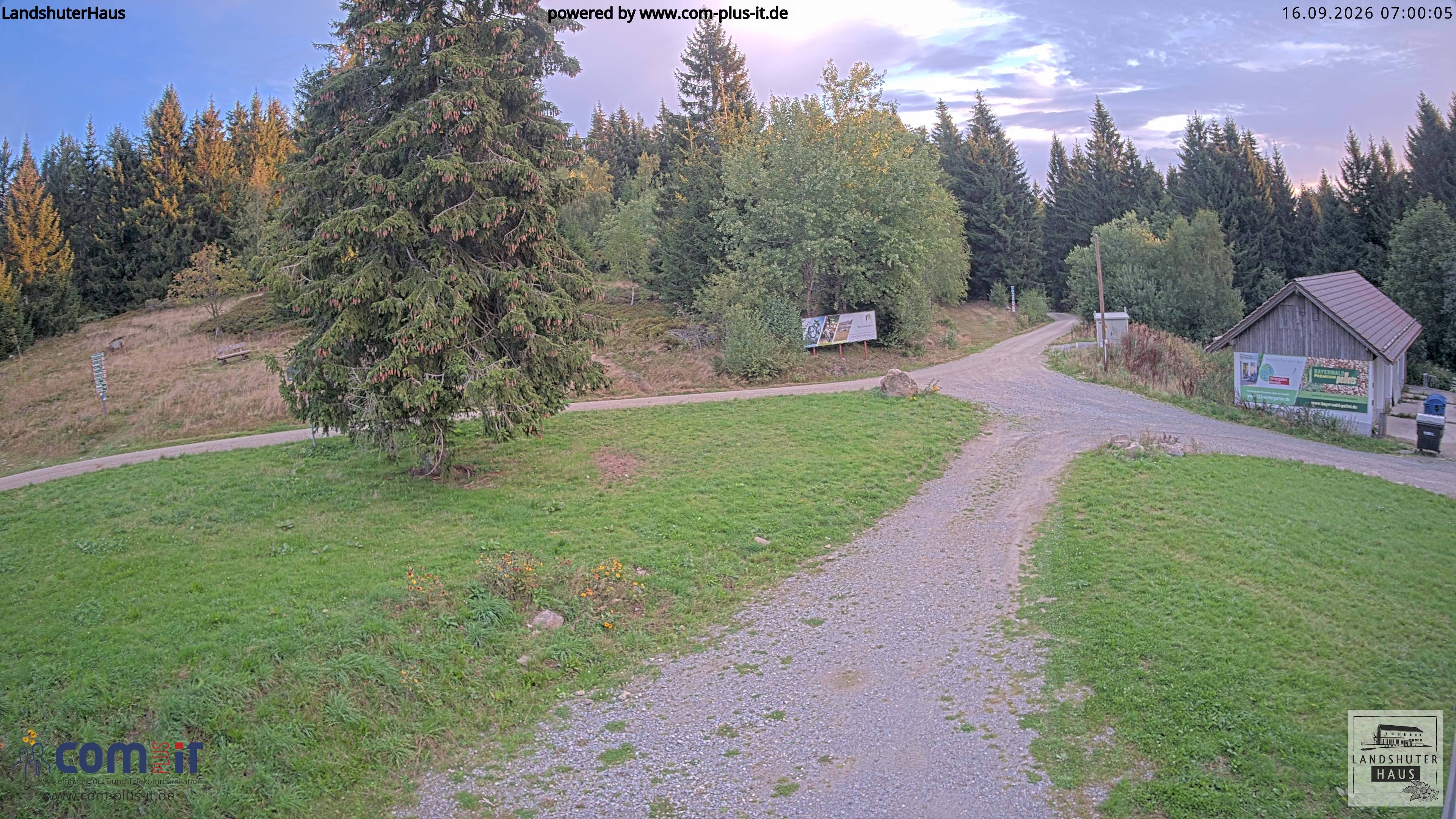 Archived image Webcam Mountain hut "Landshuter Haus"