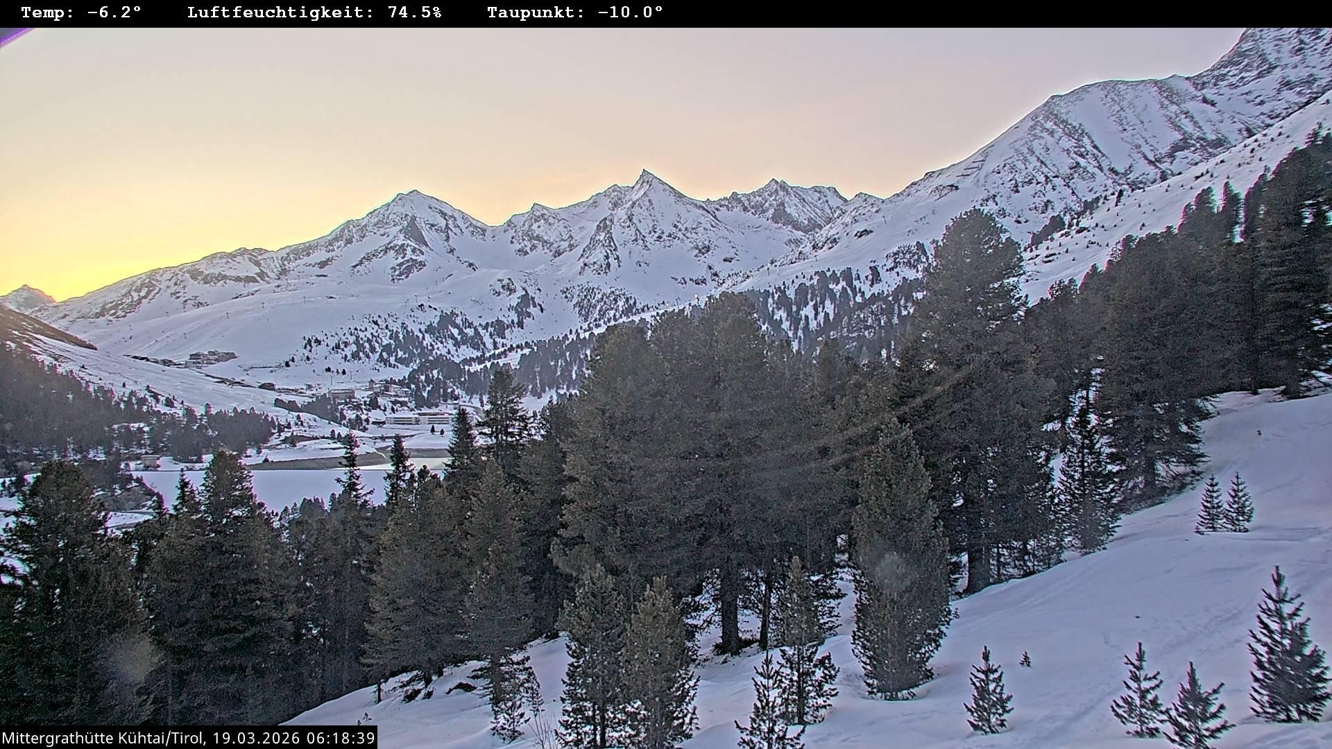 Archived image Webcam Mountain hut "Mittergrathütte", Tyrol