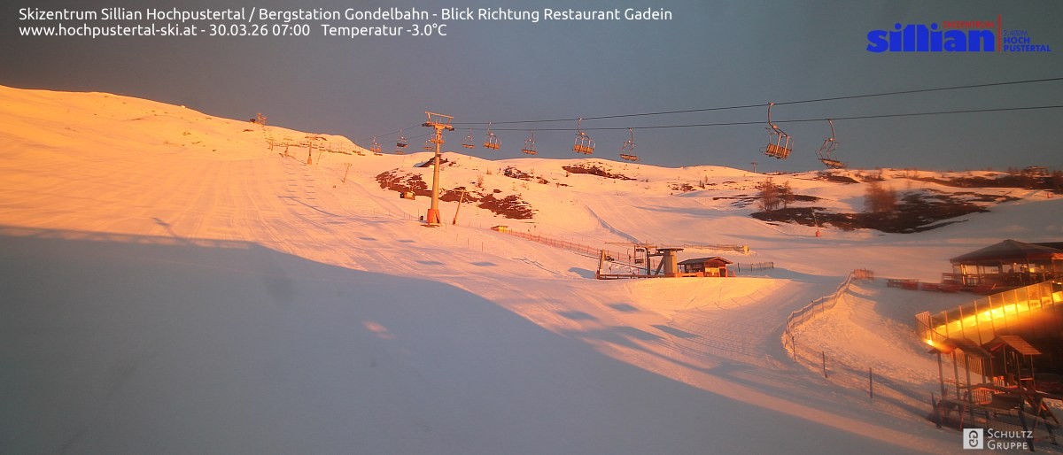 Archiv Foto Webcam Bergstation Gondelbahn in Sillian