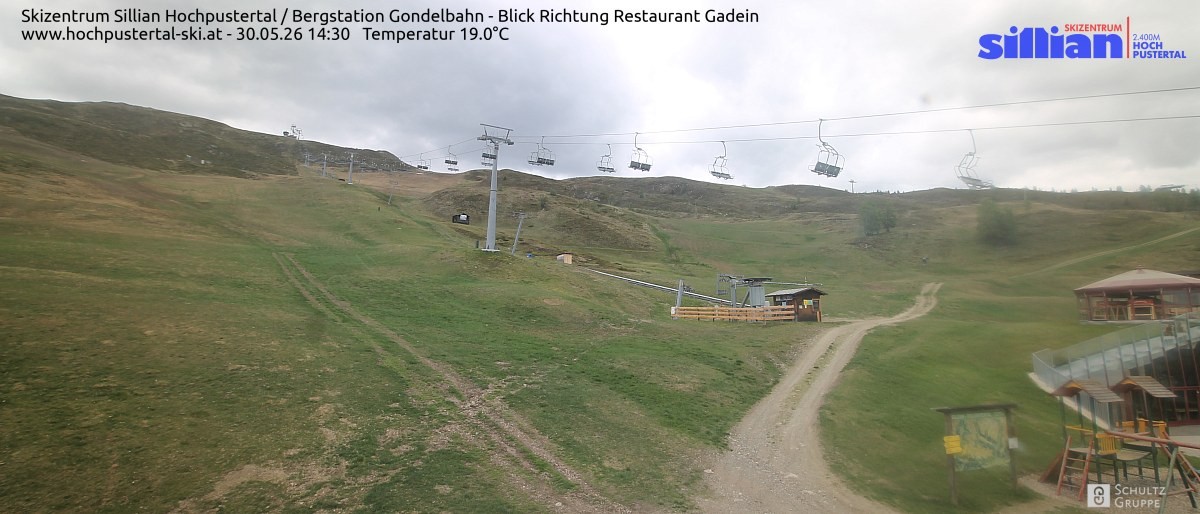 Archiv Foto Webcam Bergstation Gondelbahn in Sillian