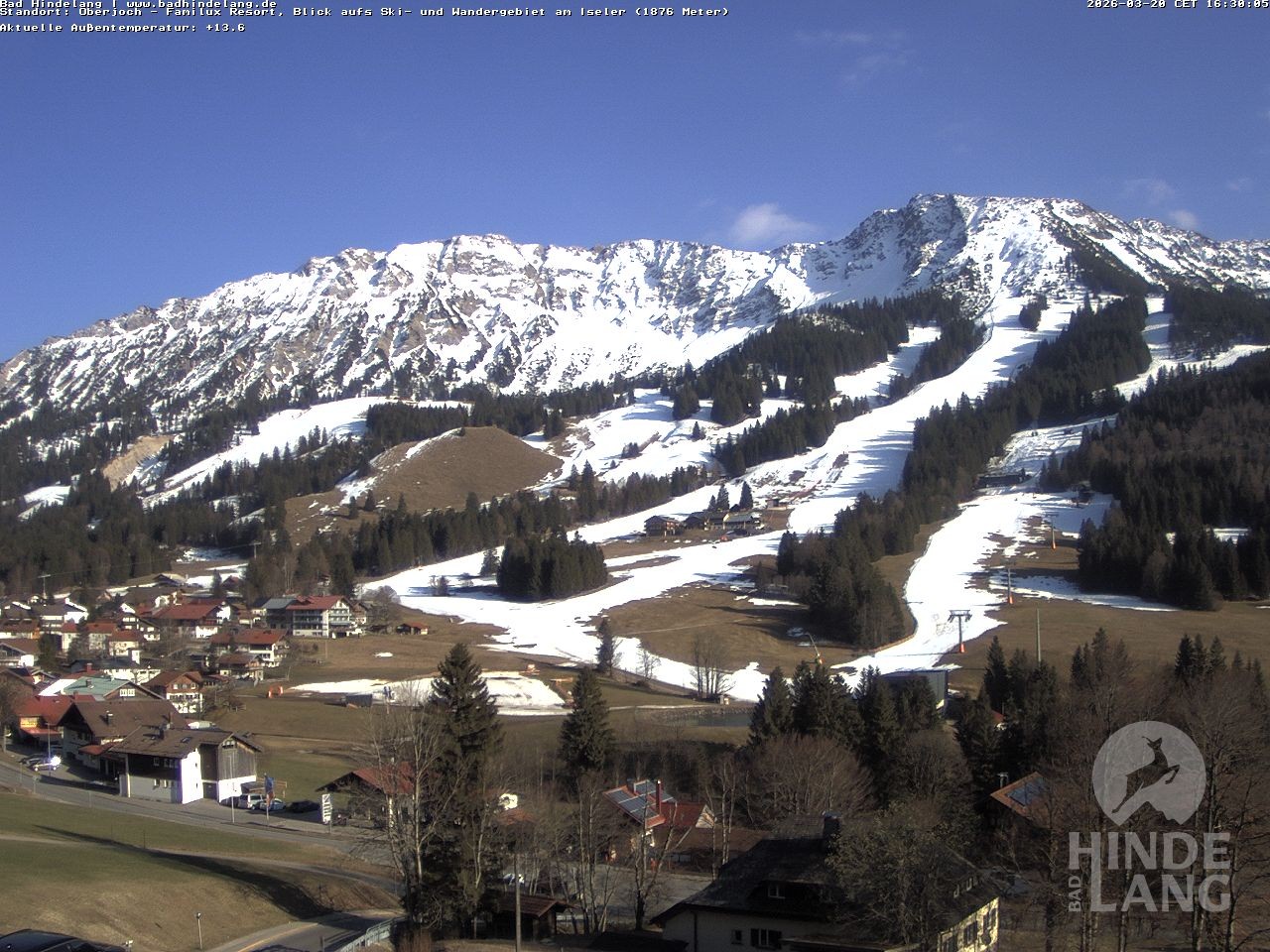 Archived image Webcam View of the kids hotel Oberjoch at the slopes in front