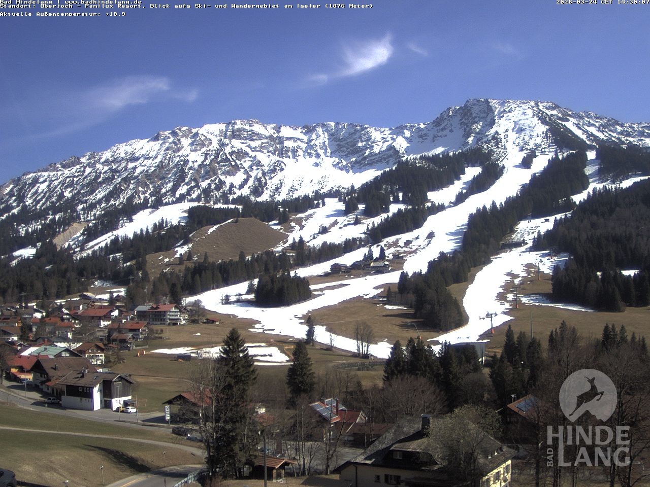 Archived image Webcam View of the kids hotel Oberjoch at the slopes in front