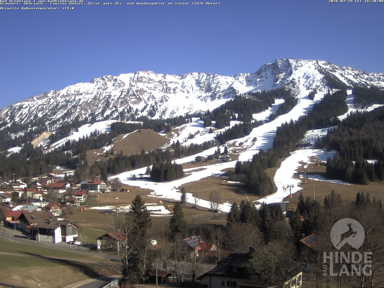 Archived image Webcam View of the kids hotel Oberjoch at the slopes in front