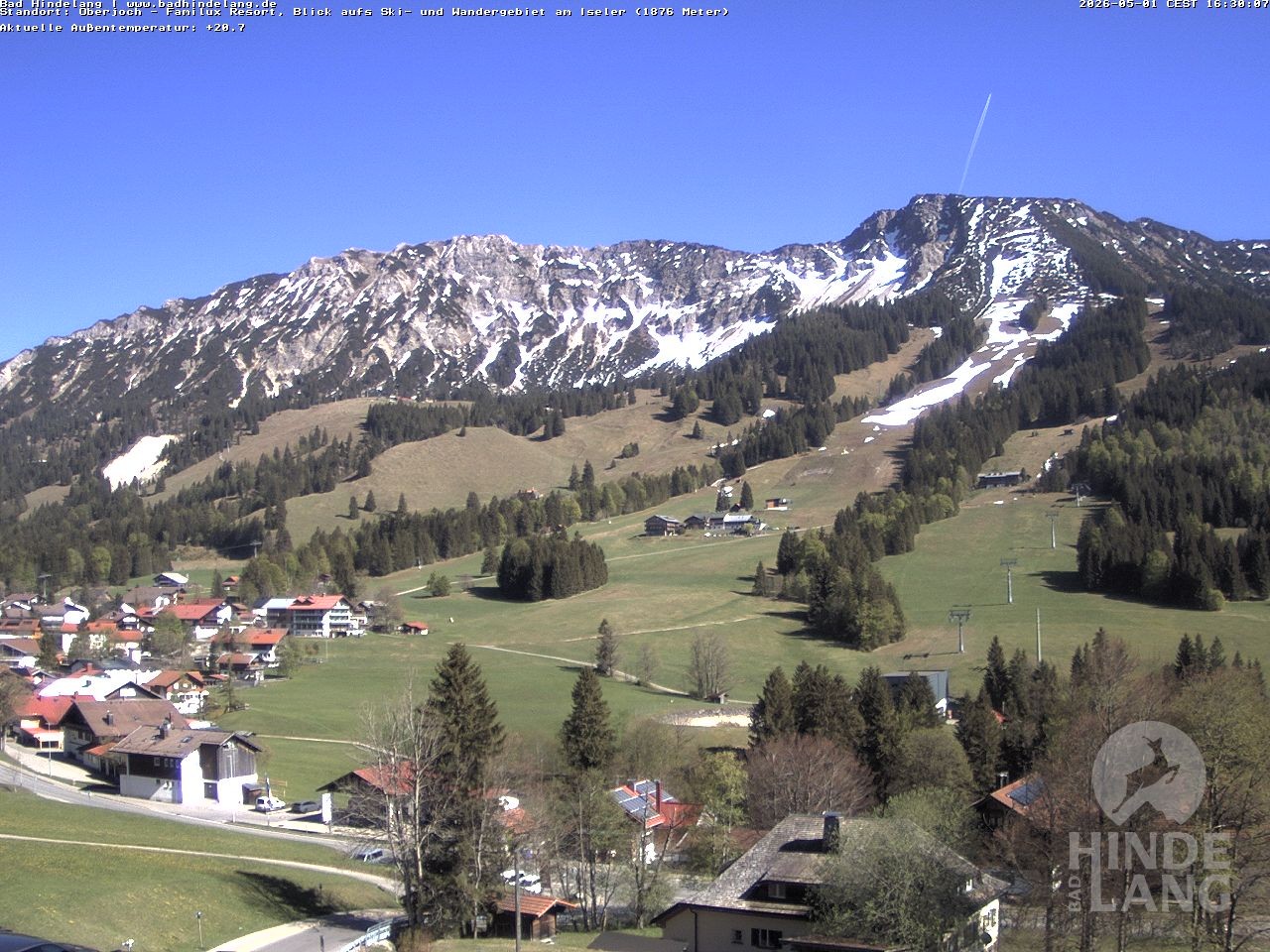 Archived image Webcam View of the kids hotel Oberjoch at the slopes in front