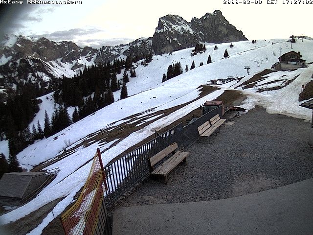 Archived image Webcam Arrival of the Breitenbergbahn cabins
