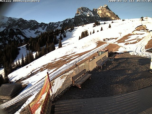 Archived image Webcam Arrival of the Breitenbergbahn cabins