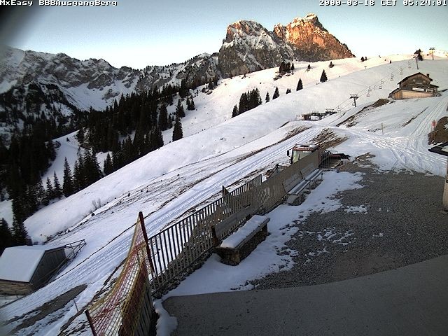 Archived image Webcam Arrival of the Breitenbergbahn cabins