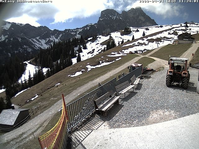 Archived image Webcam Arrival of the Breitenbergbahn cabins