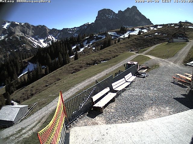 Archived image Webcam Arrival of the Breitenbergbahn cabins