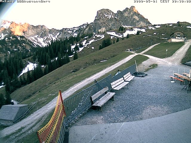 Archived image Webcam Arrival of the Breitenbergbahn cabins