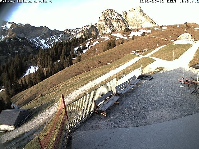 Archived image Webcam Arrival of the Breitenbergbahn cabins