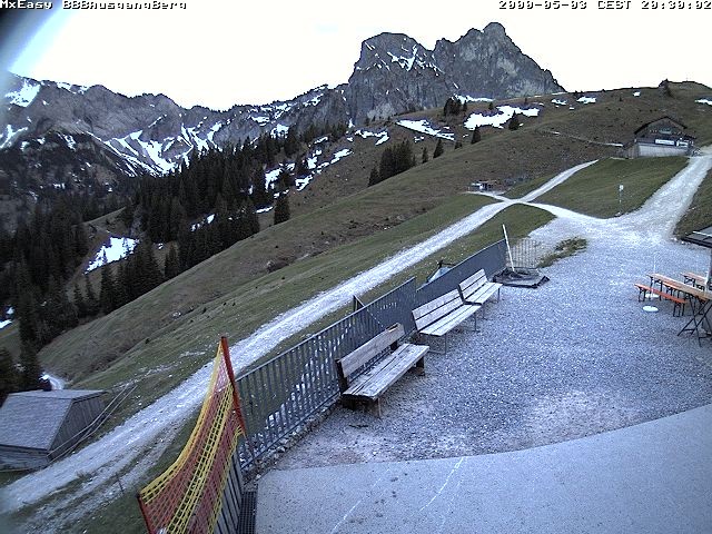 Archived image Webcam Arrival of the Breitenbergbahn cabins
