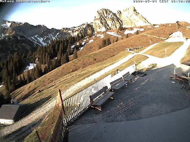 Archived image Webcam Arrival of the Breitenbergbahn cabins
