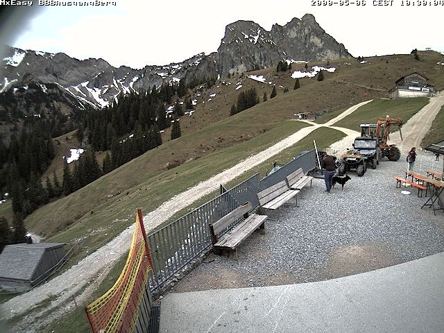 Archived image Webcam Arrival of the Breitenbergbahn cabins