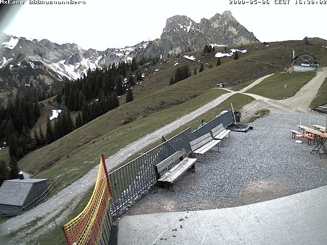 Archived image Webcam Arrival of the Breitenbergbahn cabins