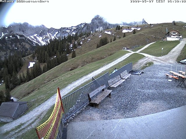 Archived image Webcam Arrival of the Breitenbergbahn cabins