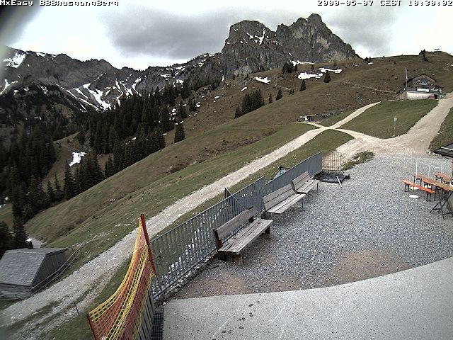 Archived image Webcam Arrival of the Breitenbergbahn cabins