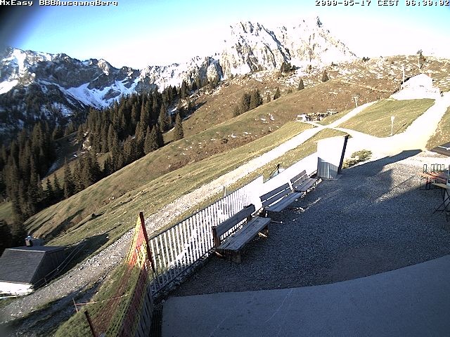 Archived image Webcam Arrival of the Breitenbergbahn cabins