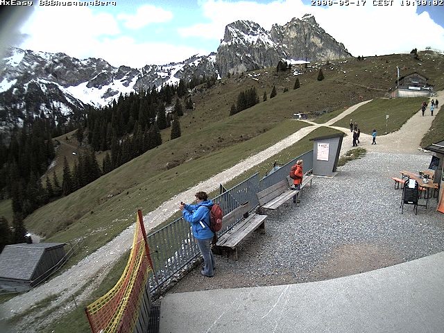 Archived image Webcam Arrival of the Breitenbergbahn cabins