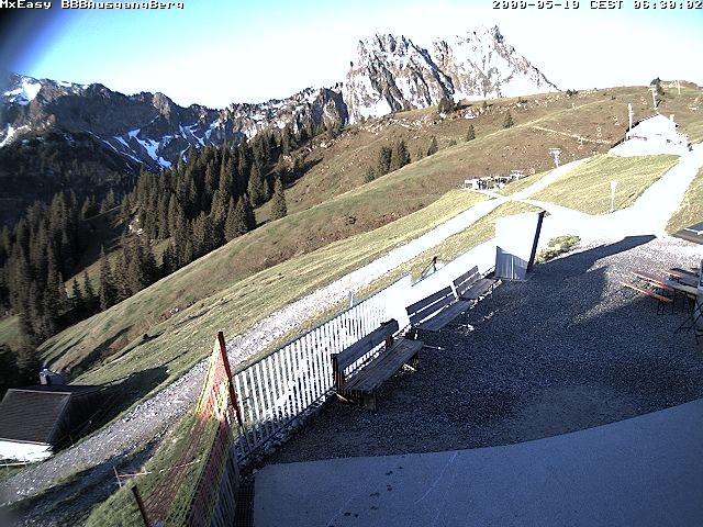 Archived image Webcam Arrival of the Breitenbergbahn cabins