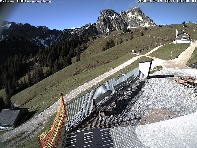 Archived image Webcam Arrival of the Breitenbergbahn cabins