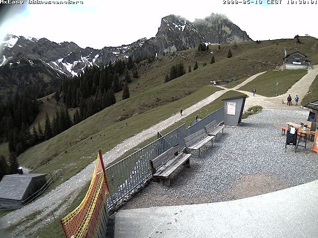 Archived image Webcam Arrival of the Breitenbergbahn cabins