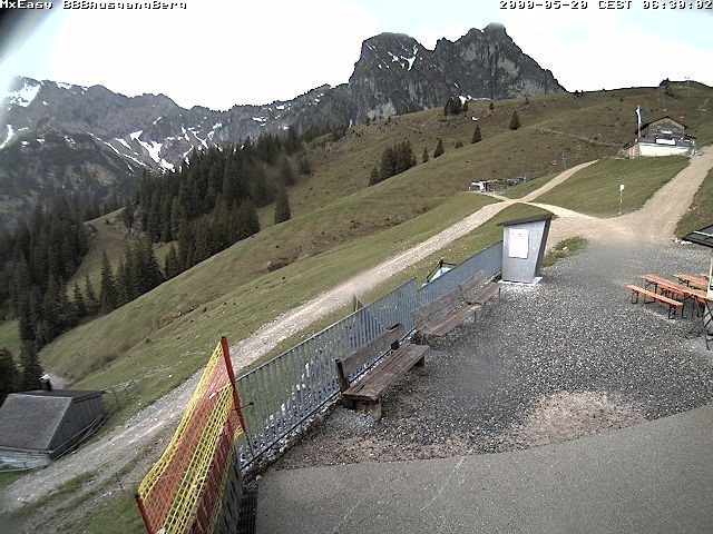 Archived image Webcam Arrival of the Breitenbergbahn cabins