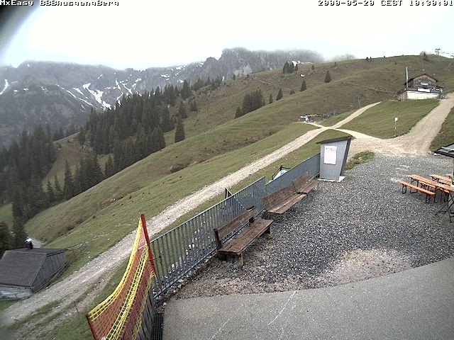 Archived image Webcam Arrival of the Breitenbergbahn cabins