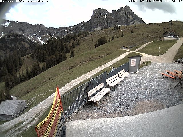 Archived image Webcam Arrival of the Breitenbergbahn cabins