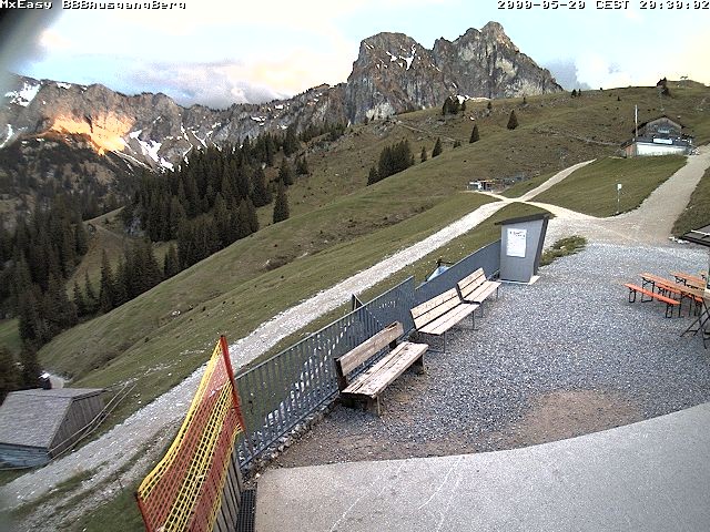 Archived image Webcam Arrival of the Breitenbergbahn cabins