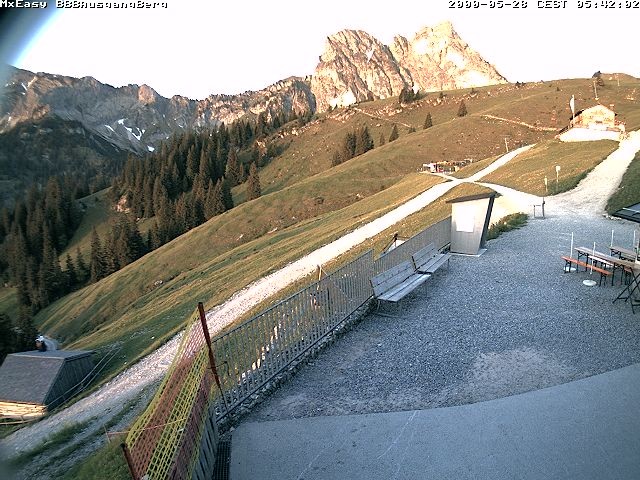 Archived image Webcam Arrival of the Breitenbergbahn cabins