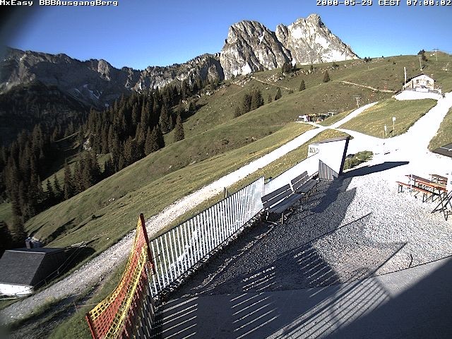 Archived image Webcam Arrival of the Breitenbergbahn cabins