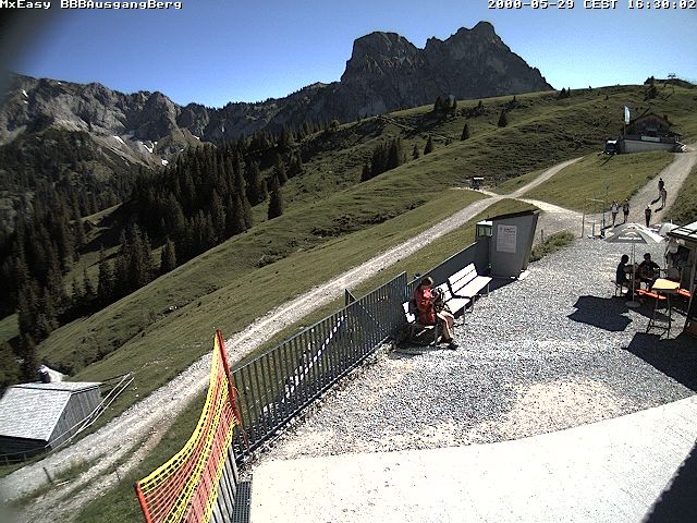 Archived image Webcam Arrival of the Breitenbergbahn cabins