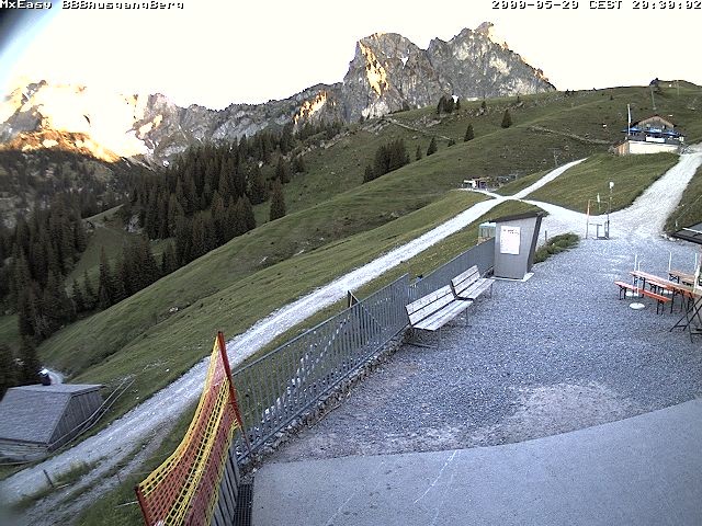 Archived image Webcam Arrival of the Breitenbergbahn cabins