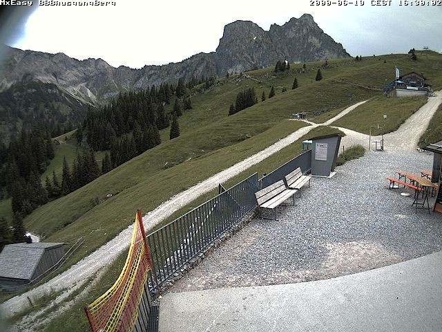 Archived image Webcam Arrival of the Breitenbergbahn cabins