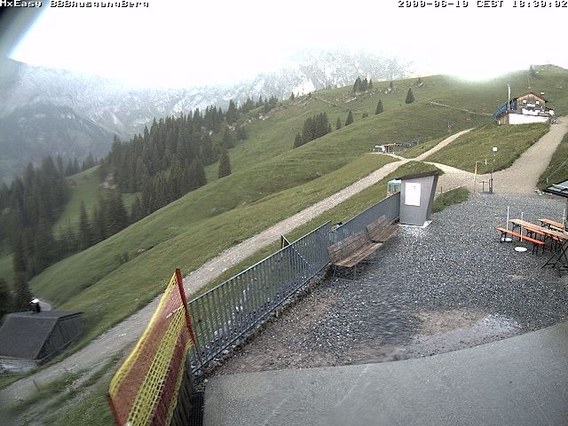 Archived image Webcam Arrival of the Breitenbergbahn cabins