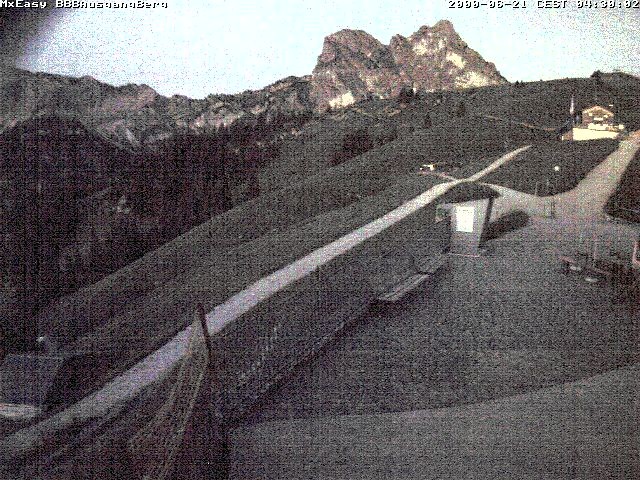 Archived image Webcam Arrival of the Breitenbergbahn cabins