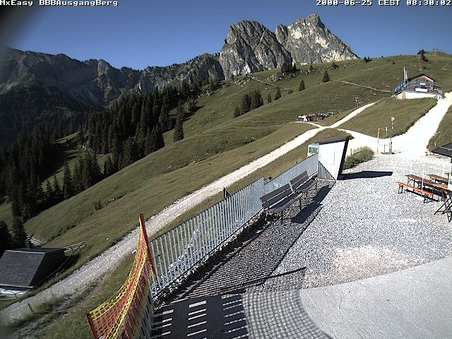 Archived image Webcam Arrival of the Breitenbergbahn cabins
