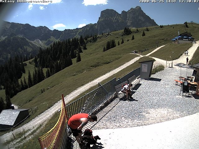 Archived image Webcam Arrival of the Breitenbergbahn cabins