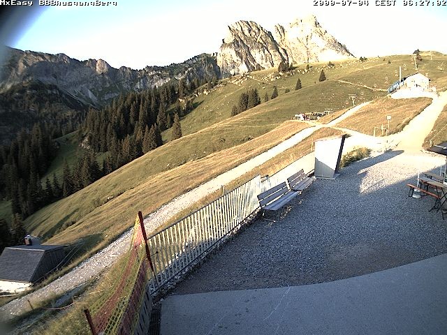 Archived image Webcam Arrival of the Breitenbergbahn cabins
