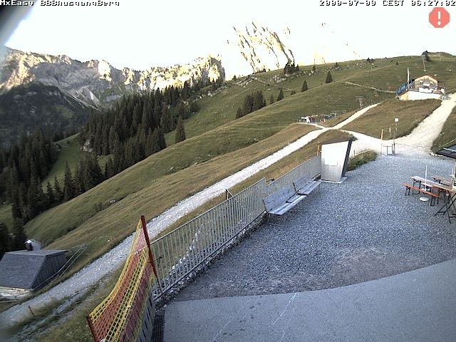 Archived image Webcam Arrival of the Breitenbergbahn cabins